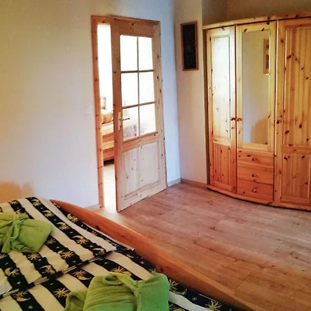 Christian Apartment *